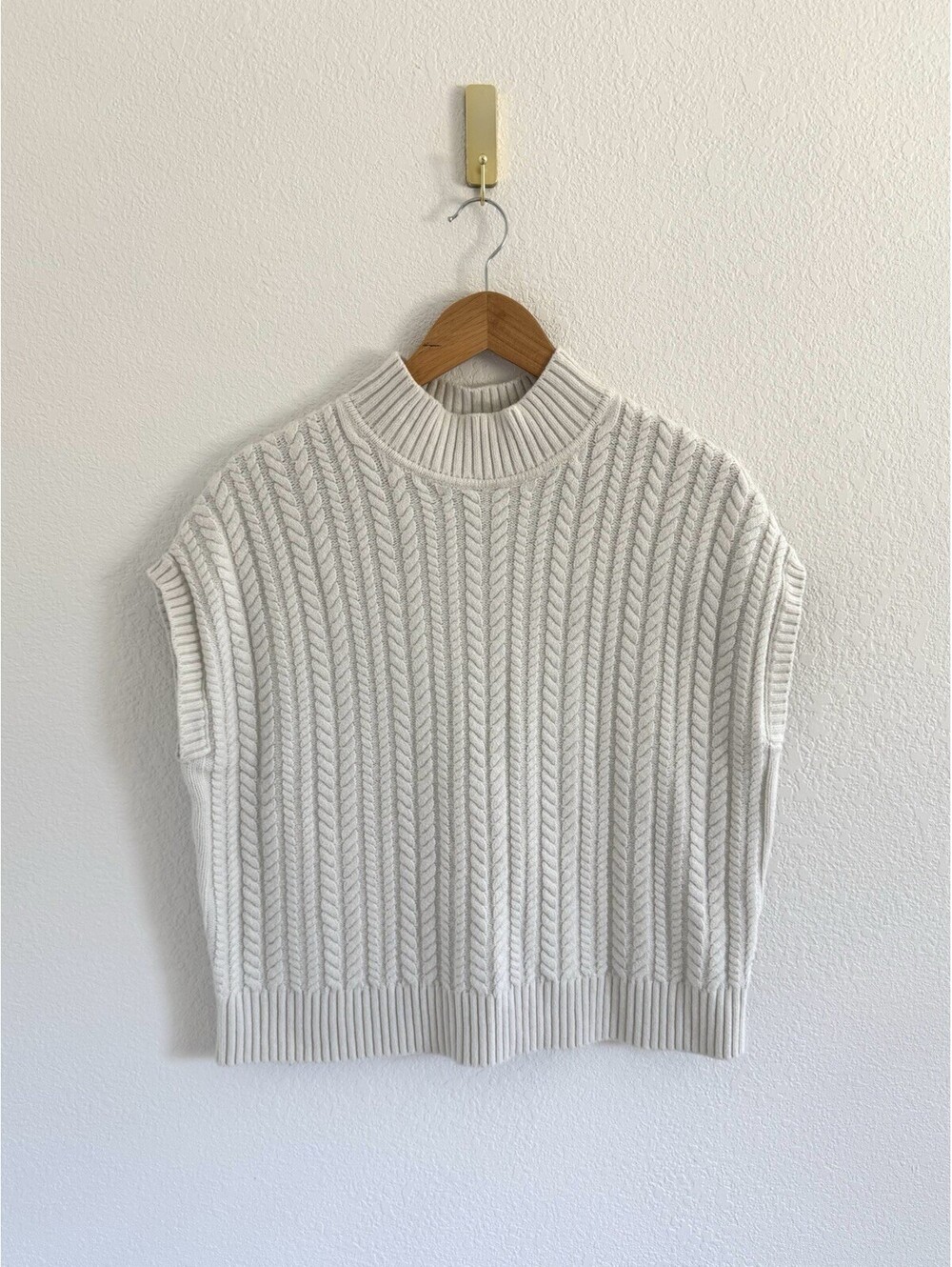 Banana Republic Women’s Sz S Factory Cable Mock-Neck Preppy Sweater Vest